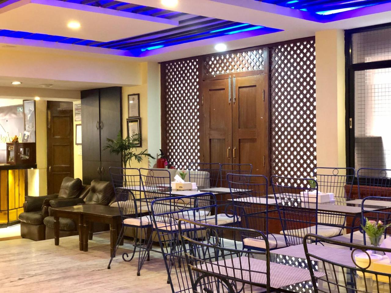 Backyard Hotel Catmandu Exterior foto